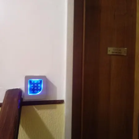 Konukevi Travel House La Spezia